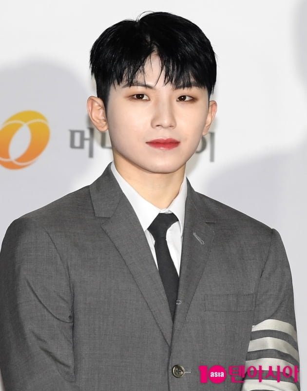 [TEN 포토] 세븐틴 우지 '섹시한 레드립'