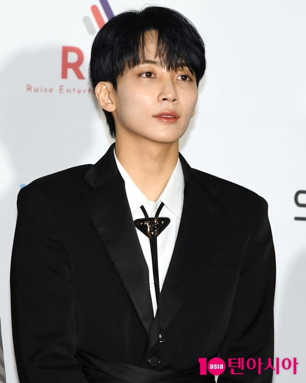 [TEN 포토] 세븐틴 정한 '날렵한 턱선'