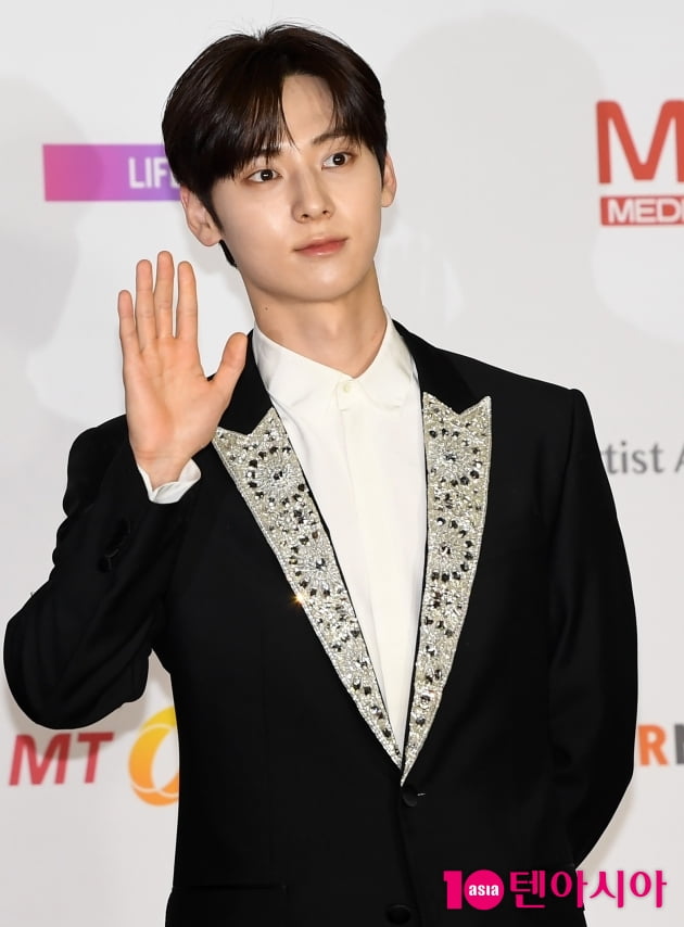 [TEN 포토] 뉴이스트 민현 '잘생김이 넘쳐흘러'