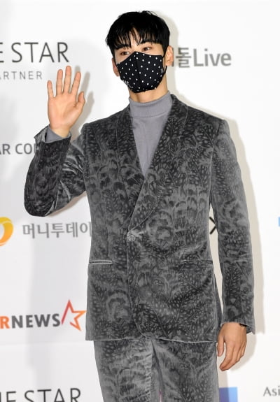 [TEN 포토] 차은우 '마스크 넘어 잘생김'