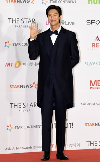[TEN 포토] 나인우 '훤칠한 기럭지'