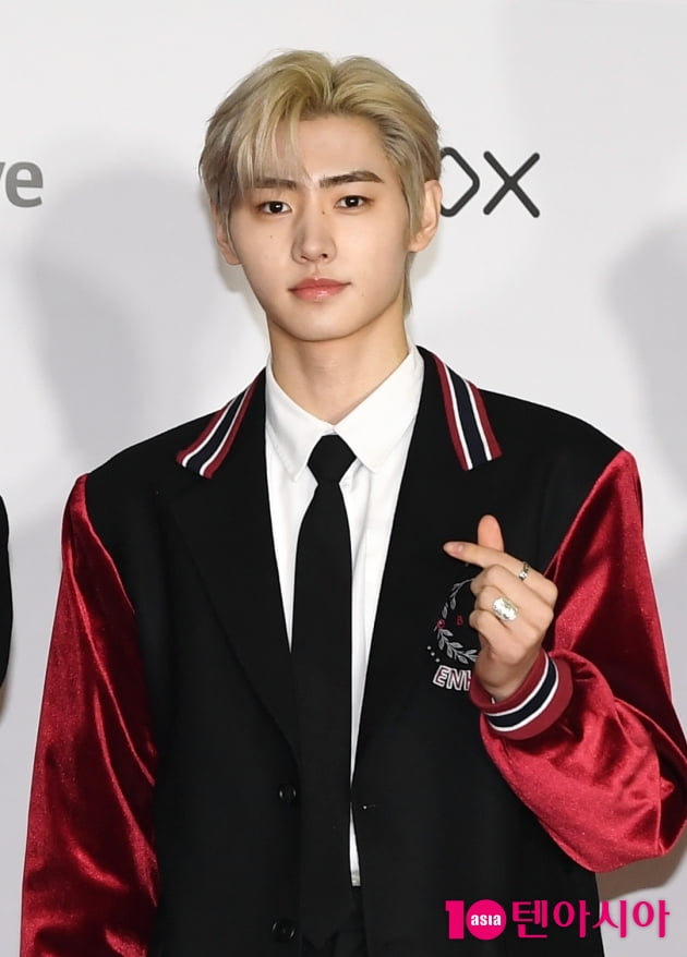 [TEN 포토] 엔하이픈 성훈 '매력 넘치는 하트 뿅뿅'