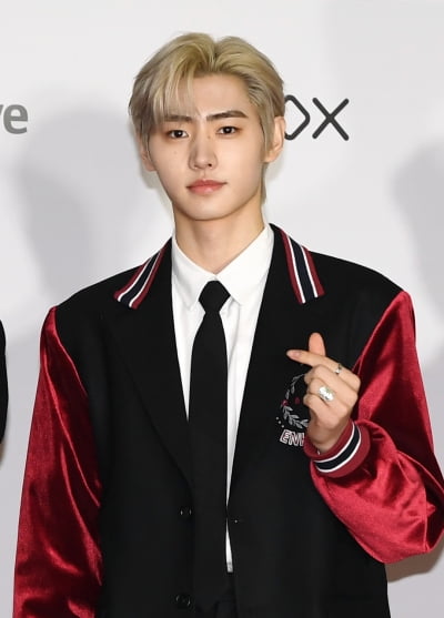 [TEN 포토] 엔하이픈 성훈 '매력 넘치는 하트 뿅뿅'