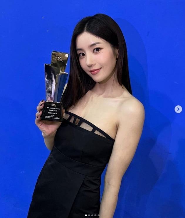 권은비, 아름다운 블랙 드레스...상 받아서 기뻐요[TEN★]