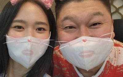 이혜성, ♥전현무 질투 폭발하겠어…다른 남자와 밀착 다정 셀카 [TEN★]