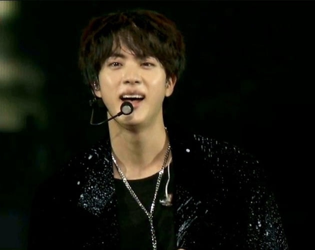 방탄소년단 진 '사랑해요 아미' 팬들이 선물한 하트 이벤트