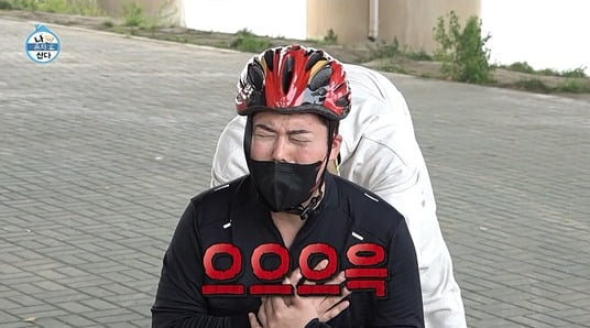 [종합] "걸그룹 다리"…전현무, 허벅지 얻고 10년은 늙은 듯 ('나 혼자 산다')