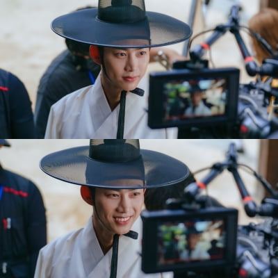 '어사와조이' 옥택연, 비하인드컷 공개…"김혜윤과 합, 더할 나위 없어"