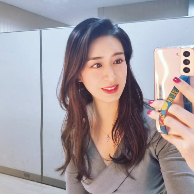 '주진모♥' 민혜연, 초대형 TV+깔끔 인테리어 "술 마시고 집에서 2차" [TEN★]