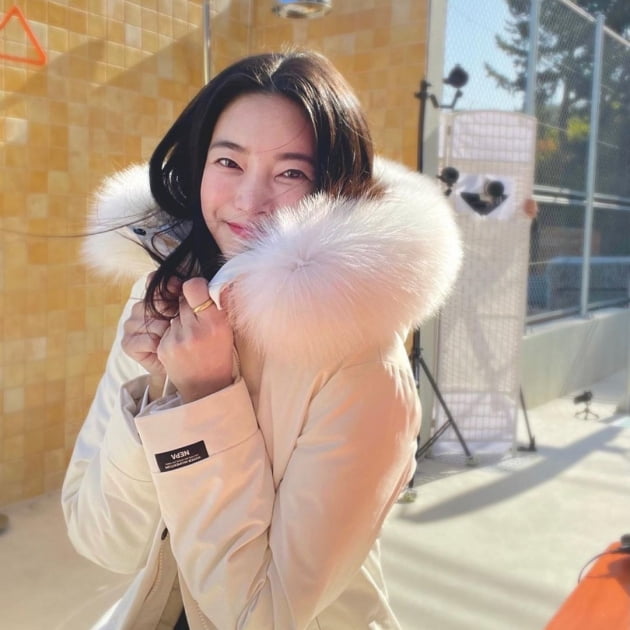 '최우성♥' 김윤지, 신혼이라 매일 웃을 일뿐 "한 발자국씩 나아가길" [TEN★]