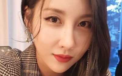 '23살 연상♥' 스테파니, 연애하더니 더 예뻐지네...화려한 이목구비[TEN★]