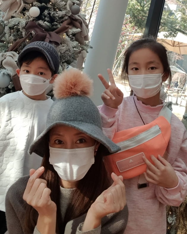 '싱글맘' 이지현, 최고급 리조트로 두 아이들과 겨울 여행 "신나게 놀고 기억해주기" [TEN★]