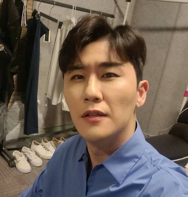 트로트 가수 영탁, 국내후원단체 희망조약돌에 선한트롯 상금 후원