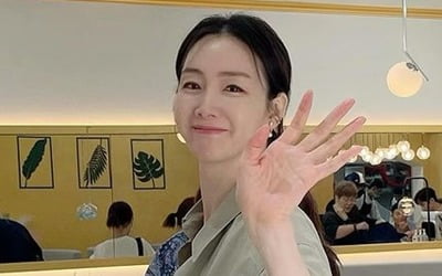 최지우, 9살 연하 남편 만날 만하네...극강의 동안美[TEN★]