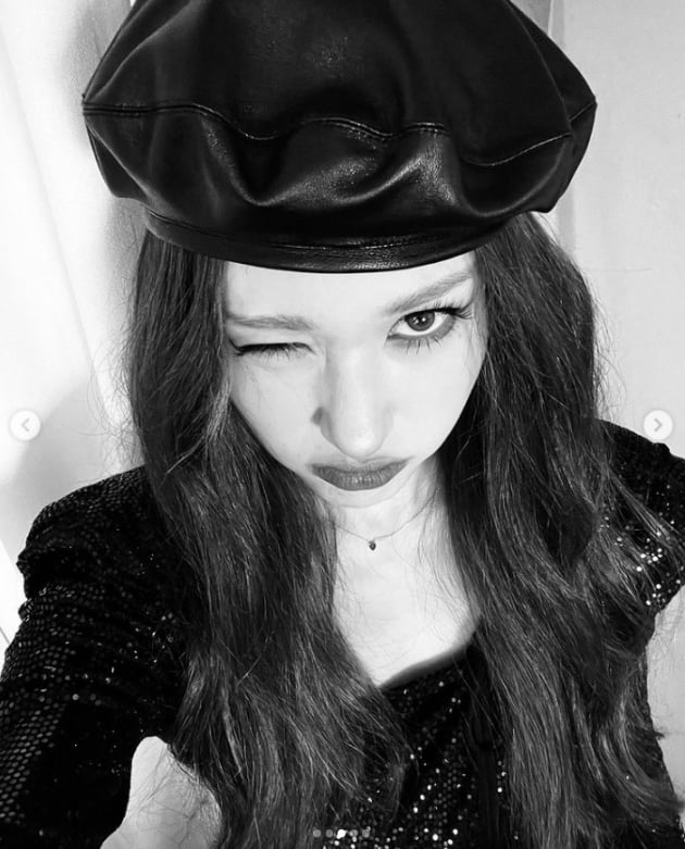 전소미, 흑백 뚫고 나오는 만찢녀...바비인형[TEN★]