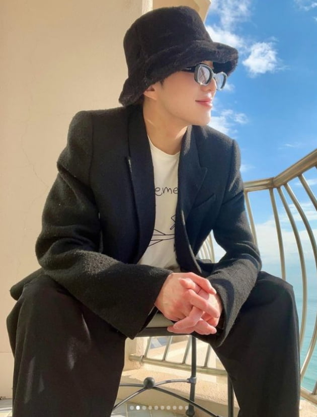 위너 강승윤, 패셔니스타의 화려한 외출...GD운동화가 포인트[TEN★]