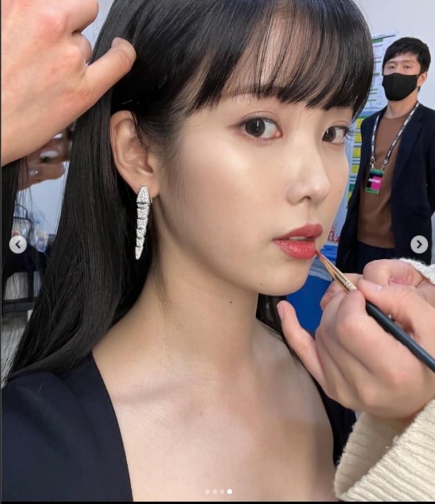 아이유, 햇살 같은 매력...오늘도 이쁨[TEN★]