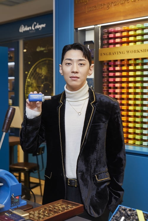 그레이, ‘아틀리에 코롱’ 홀리데이 팝업스토어에서 뽐낸 '남친미'