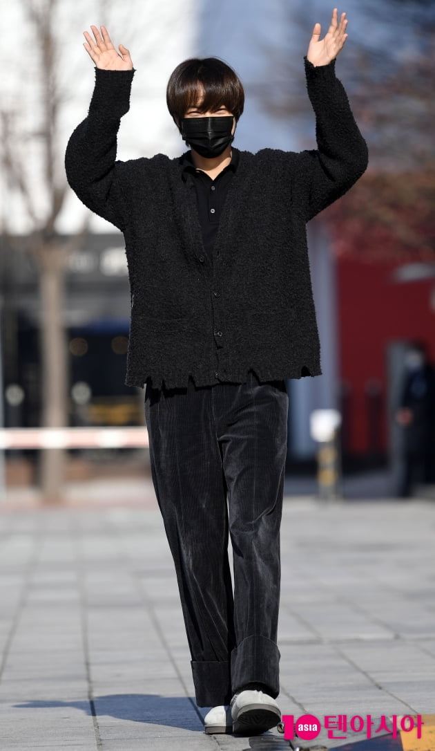 [TEN 포토] 엑소 카이 '머리부터 발끝까지 시크한 블랙'