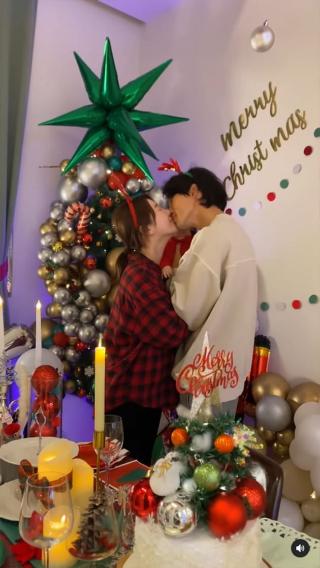 '10kg 감량' 나비, ♥연상 남편과 진한 키스→아들 재롱에 흥 폭발 "둘이서 셋" [TEN★]