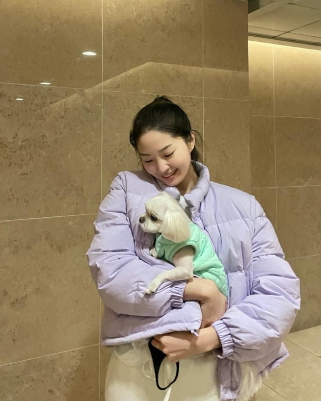 '전진♥' 류이서, 셀럽이라 패딩 하나 선물 받는 건 흔한 일 "이뻐서 바로 입어" [TEN★]