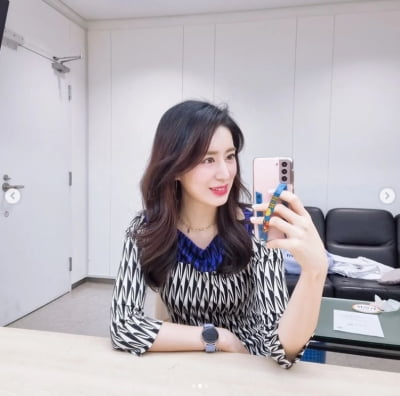 '주진모♥' 민혜연, 가만히 있어도 미모가 반짝...잘록한 허리[TEN★]