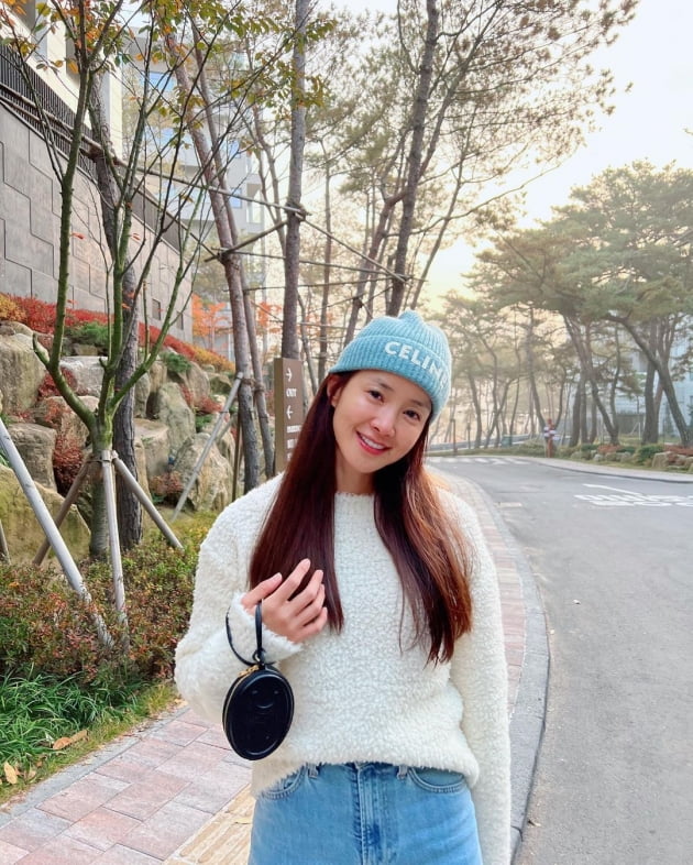 '사업가♥' 이시영, 아들과 북한산뷰 P호텔 호캉스…명품 C사는 머리에·D사는 등에 [TEN★]