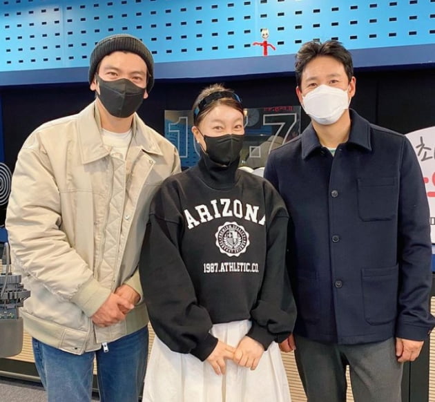 [종합] 이선균X김성오 "'킹메이커' 300만 돌파하면 노래 완창"…재출연 약속까지 ('최파타') 
