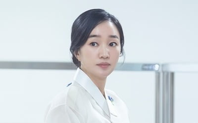 '드레수애' 수애, 기품 넘치는 한복 자태 ('공작도시')