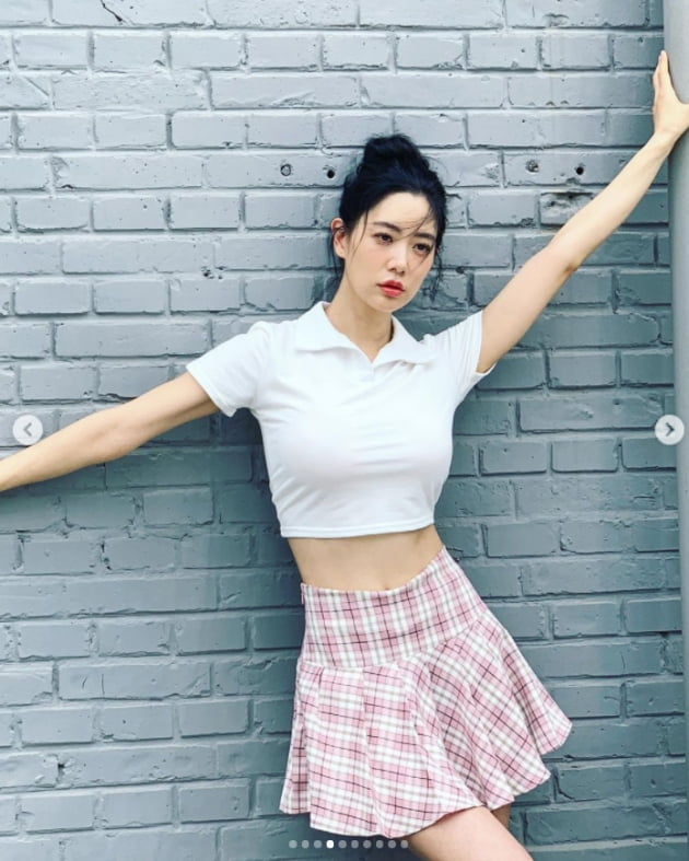 클라라, 셔터를 부르는 미모...자신감 넘치는 노출[TEN★]