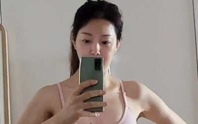 김정임, ♥홍성흔도 없는 복근 자랑 "50년째 유지어터"[TEN★]