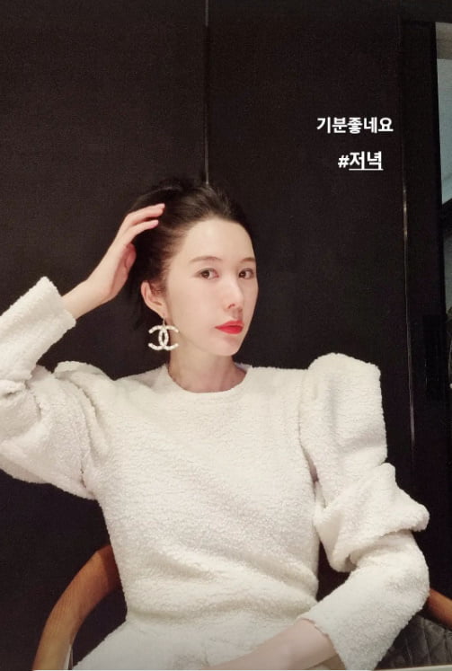 '테국재벌♥' 신주아, 럭셔리한 라이프...빛나는 C사 명품 귀걸이[TEN★]