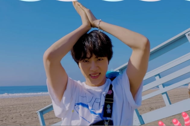 방탄소년단 진, ‘슈퍼참치’ 열풍에 '빌보드 핫 트렌딩 송 차트'도, '유튜브'도 팔딱팔딱