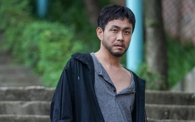 첫방 D-DAY '엉클' 오정세, 딱 봐도 바바리맨? 빠르게 도망간 이유