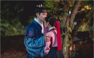 이준호♥이세영, 이마 키스…로맨스 불붙는다 ('옷소매')
