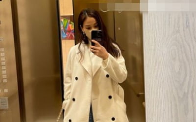 '장동건♥' 고소영, 하객룩도 남달라…80만원대 코트에 C사 명품백이 포인트 [TEN★]