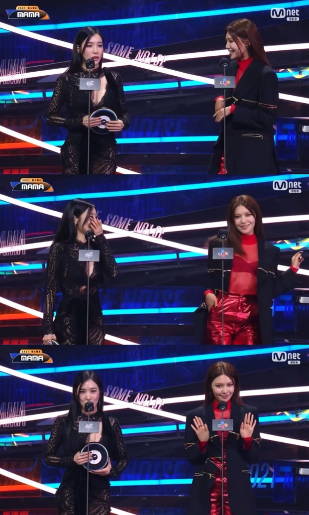 티파니영·최수영, 시스루 패션도 멘트도 '화끈하게'…'MAMA' 살린 소녀시대[TEN피플]