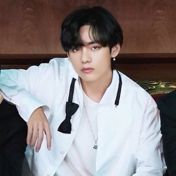 BTS 뷔,'신촌 크리스마스 축제' 韓연예인 최초 개인존 '대륙의 통큰 생일 축하'