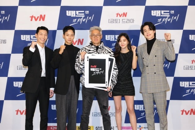 배우 위하준(왼쪽부터), 차학연, 유선동 감독, 한지은, 이동욱./사진 제공=ㅅvN