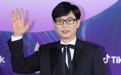 [공식] 유재석, 코로나19 확진 "2차 접종 완료, 예정된 스케줄 취소"