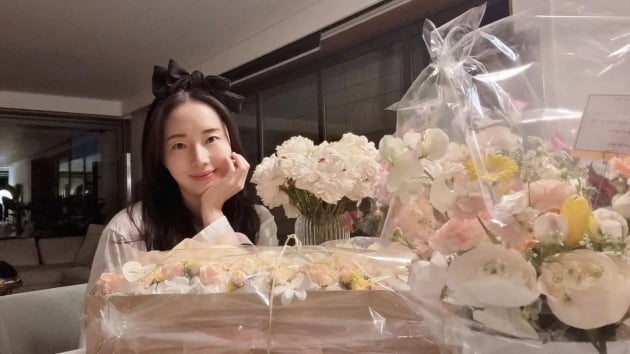 "이쁜 딸 낳고파"…'정형외과 의사♥' 이정현, 한우에  꽃바구니에 쏟아지는 선물 [TEN★]
