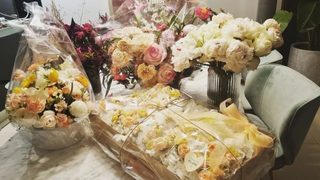 "이쁜 딸 낳고파"…'정형외과 의사♥' 이정현, 한우에  꽃바구니에 쏟아지는 선물 [TEN★]