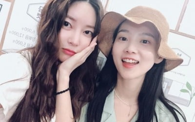 '사업가♥' 김윤지X'건물주' 윤승아, "벌써 10년이 훌쩍" 변함없는 우정 [TEN★]