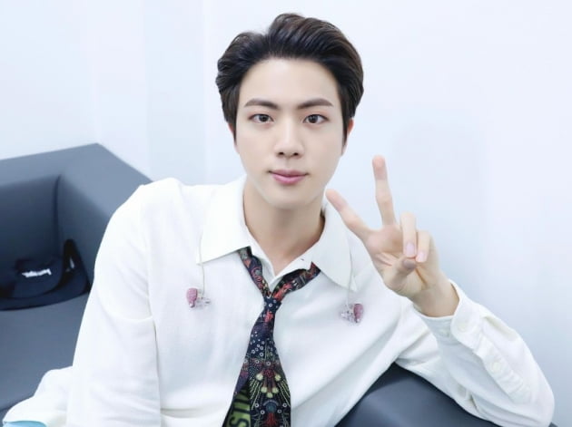 방탄소년단 진, 크리스 마틴·앤더슨 팩 등 스타들이 반한 이유는?