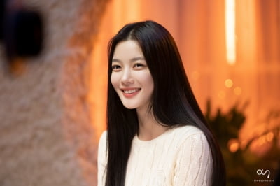김유정, 추위 녹이는 미소...청량 음색+청순함은 덤