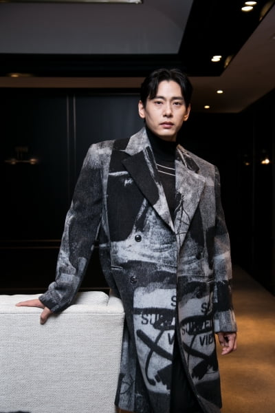 "가장 뜨거웠던 2021년" 유태오, 수상·연출·글로벌 캐스팅 활약