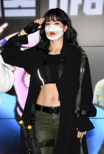 [TEN 포토] 조현영 '식스팩 자랑하며'