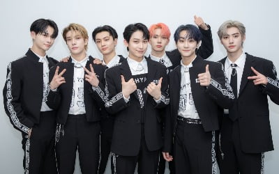 ENHYPEN, '글로벌 K팝 라이징 스타' 증명…신인상 싹쓸이