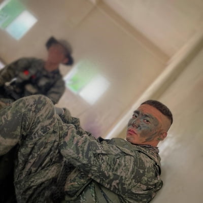 '전역' 로이킴 "해병대, 값진 추억...나아갈 힘과 용기를 줬다"