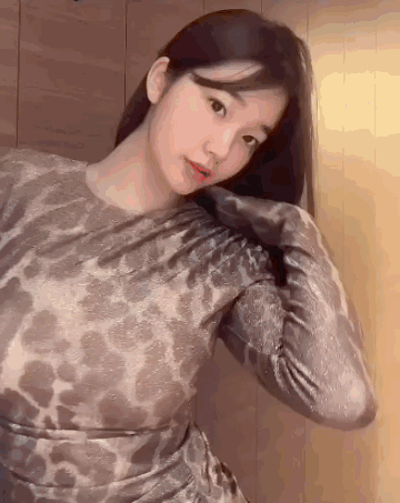 오또맘, 호피 원피스 입고 뒤태 자랑 “아이 엄마 맞나요?” [TENTOK]